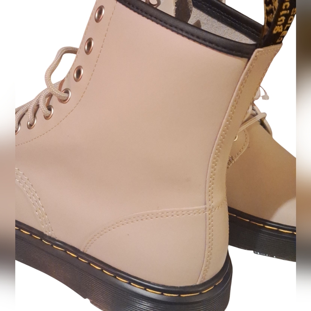 Dr. Martens Zavala Vintage Hydro LEATHER BOOTS- VINTAGE TAUPE NWT - Picture 9 of 11